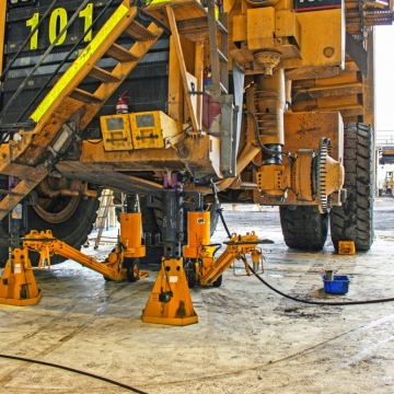 cat-789-with-stands